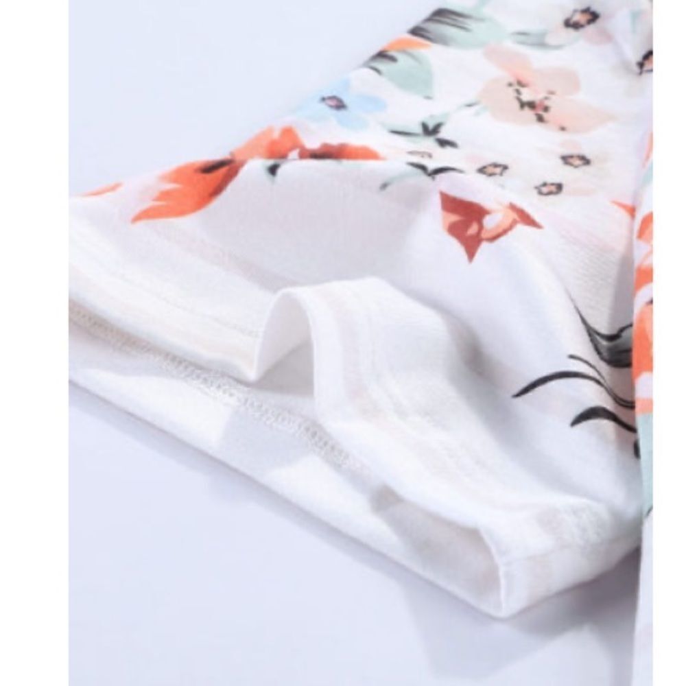 🌺Spring vibe floral and stripped tee - Picture 5 of 6